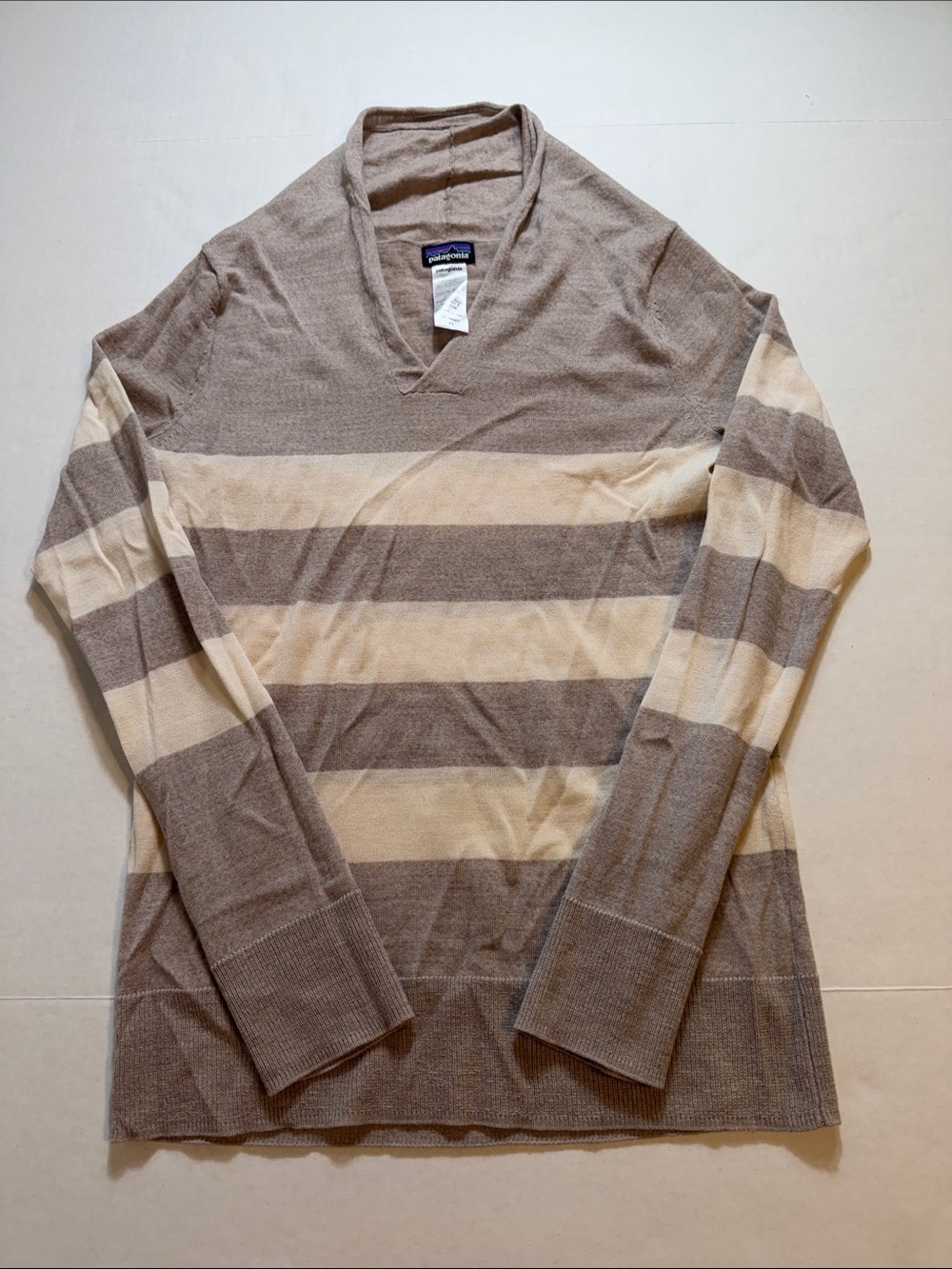 Patagonia Lightweight Merino V-neck Sweater
Style 50475